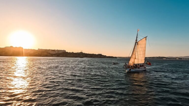barco de vela tradicional en Lagos, Portugal