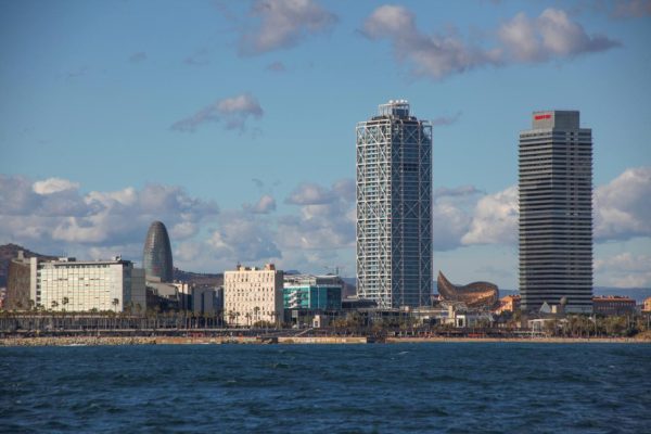 10910-barcelona-skyline-1665483764