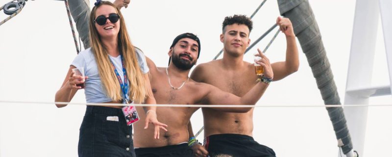 17226-party-boat-in-barcelona-with-drinks-1676467523