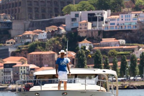 3254-explore-the-city-of-porto-1575398410