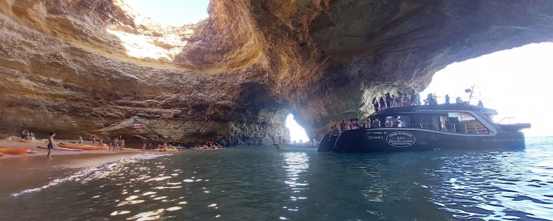 5463-benagil-boat-tour-in-albufeira-cover-1678967374