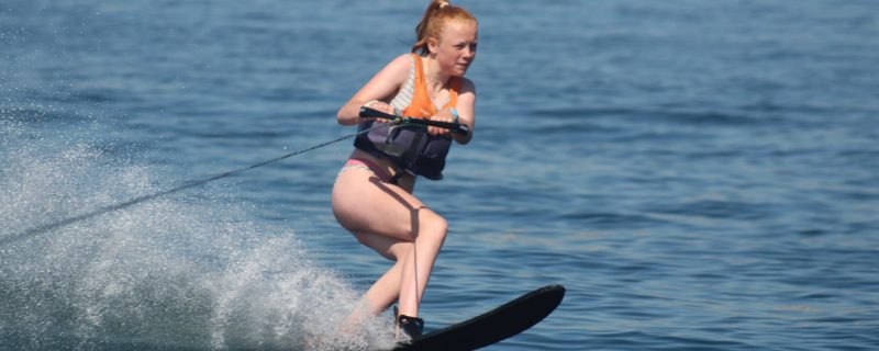 6817-water-skiing-in-armacao-de-pera-1611585239