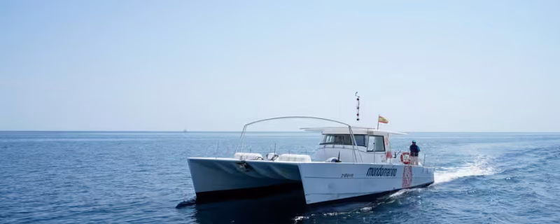 Bootstour in Calpe auf einem Motorkatamaran