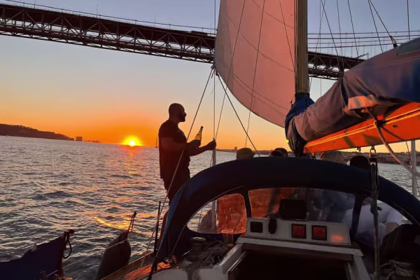 Lisboa en barco al atardecer 4