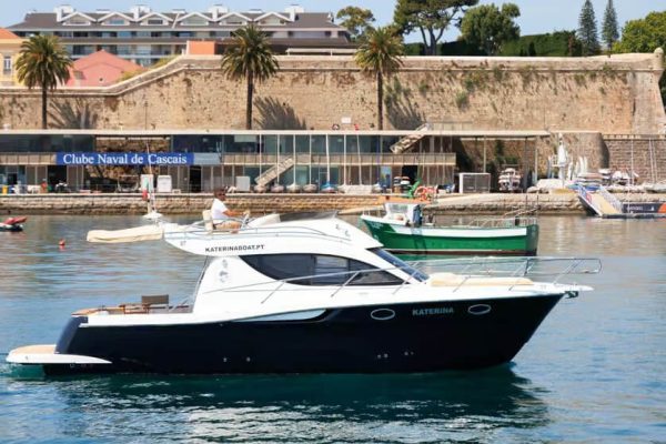 Luxury Yacht Charter in Cascais 2