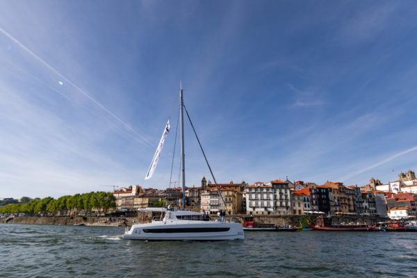 Sightseeing Boat Tour in Porto 1
