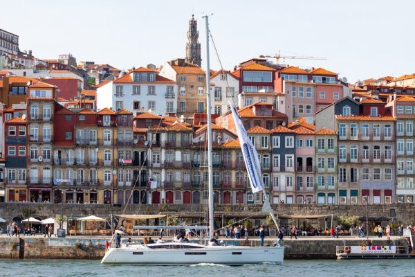 Sightseeing Boat Tour in Porto 10