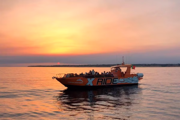 Passeio de barco ao pôr do sol em Albufeira