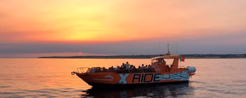 Passeio de barco ao pôr do sol em Albufeira