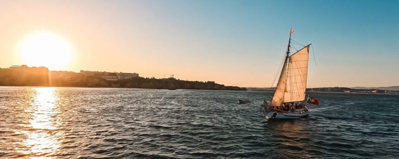 barco à vela tradicional em Lagos, Portugal