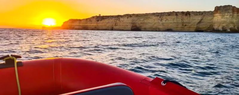 Sunset boat tour in Portimão